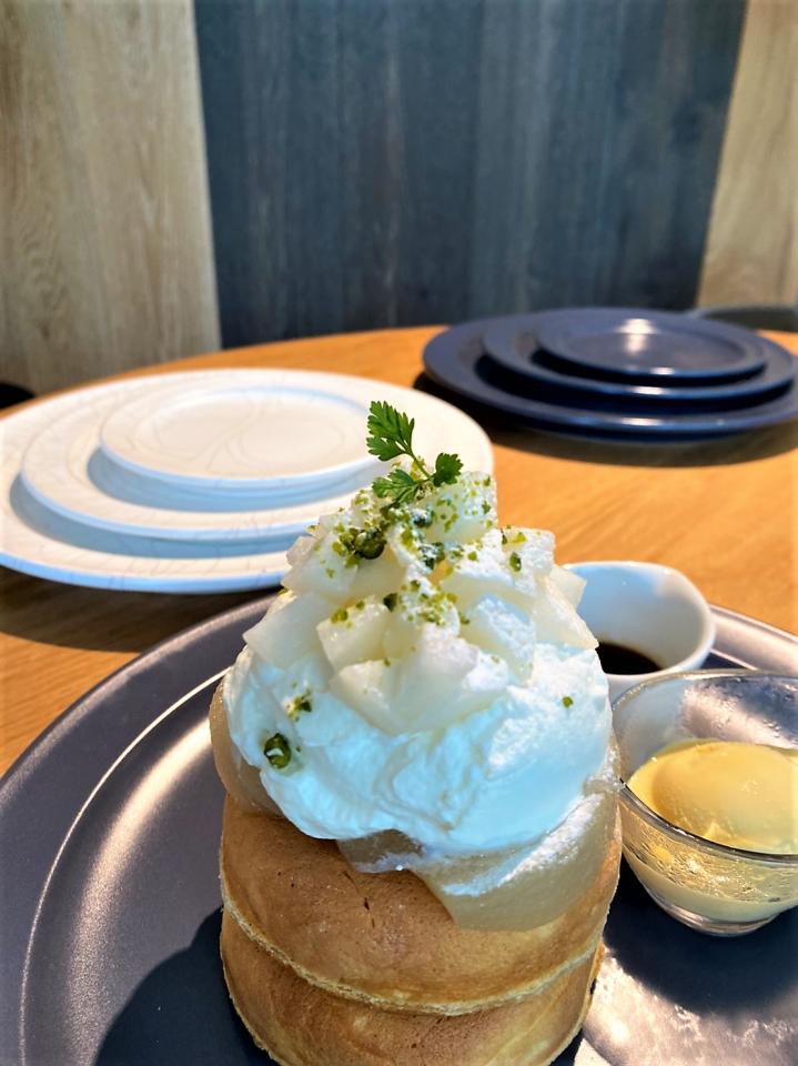 【定番パンケーキ　よっかいち梨のコンポート】