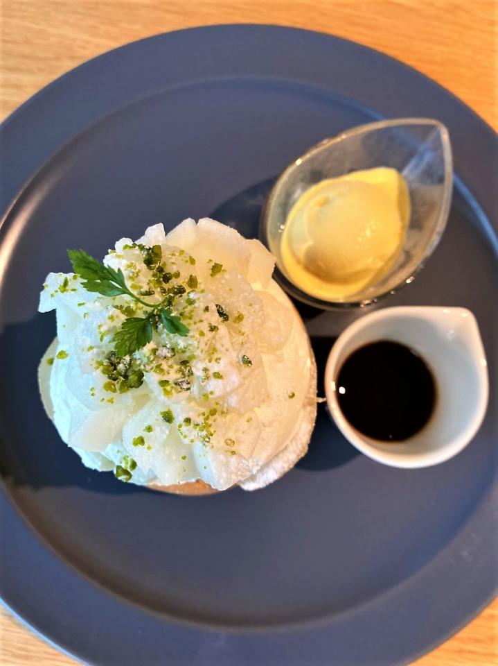 【定番パンケーキ　よっかいち梨のコンポート】